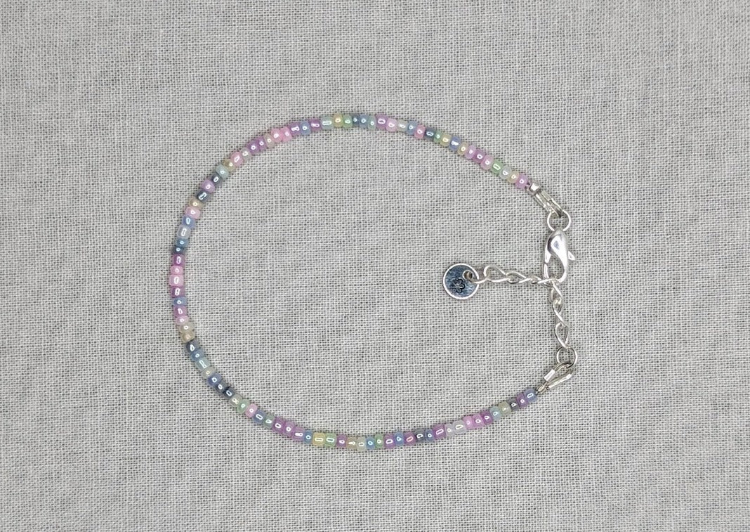 Dainty bracelet - pastel glass beads - creations by cherie