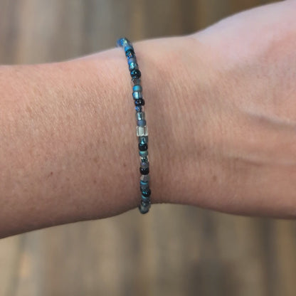 Assorted shaped glass seed beads - Gray bracelet